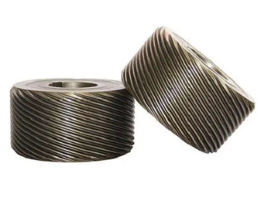 Thread rolling dies with a diagonal thread pattern